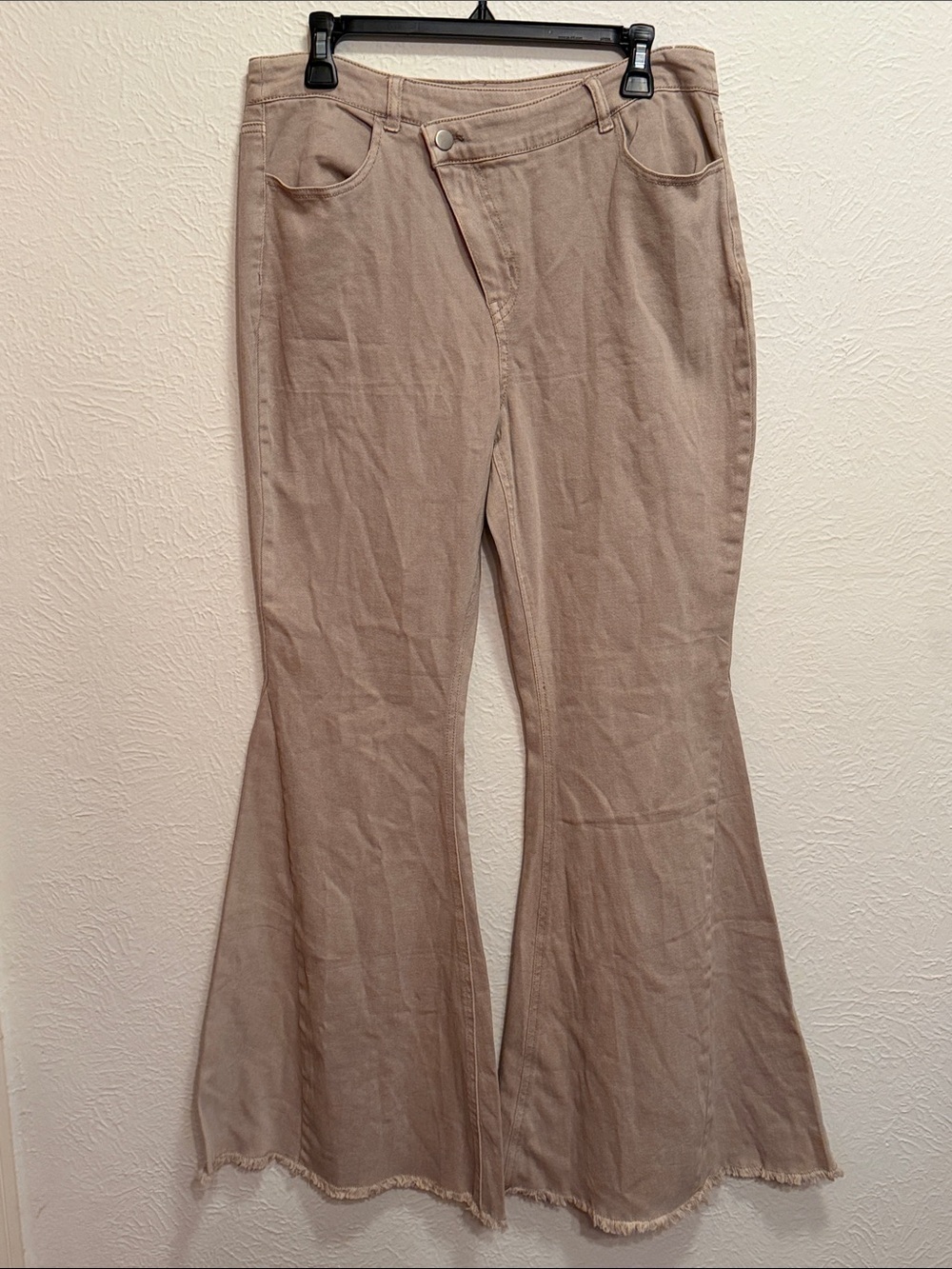 🤠🤠🤠BOGOHO🤠🤠🤠Versona Women’s Flared Jeans in Taupe-12 - Picture 1 of 10